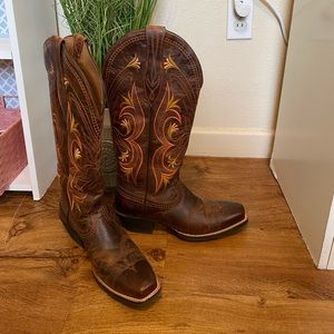 Women’s Ariat cowboy boots